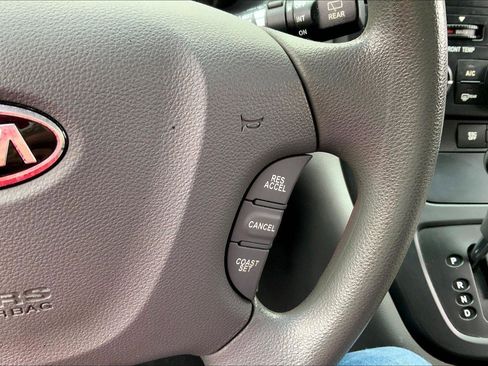 Used 2010 Kia Sedona LX image 15