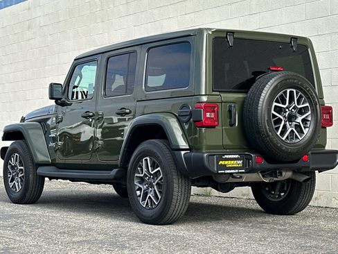 Used 2024 Jeep Wrangler Unlimited Sahara w/ Technology Group AWD/4WD image 6