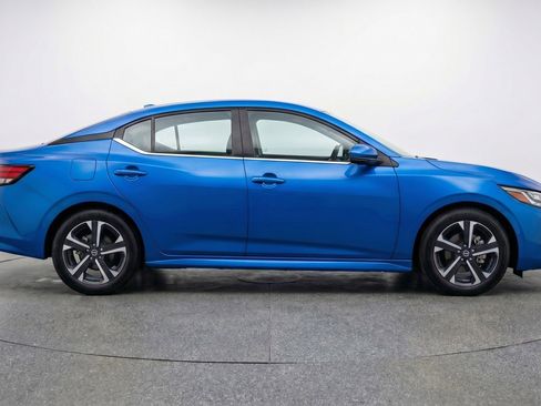 Used 2025 Nissan Sentra SV image 11