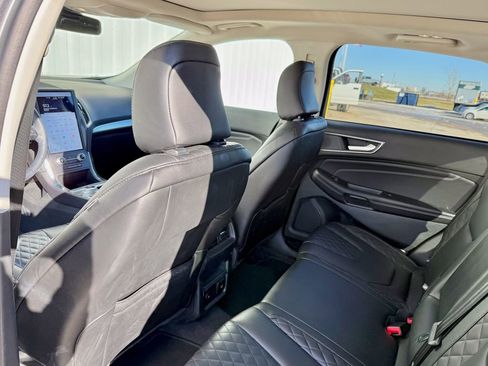 Used 2024 Ford Edge Titanium image 12