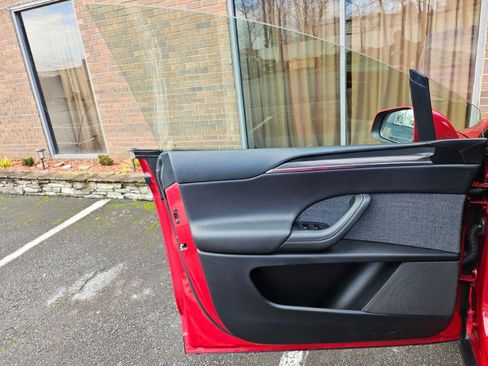 Used 2022 Tesla Model X image 30