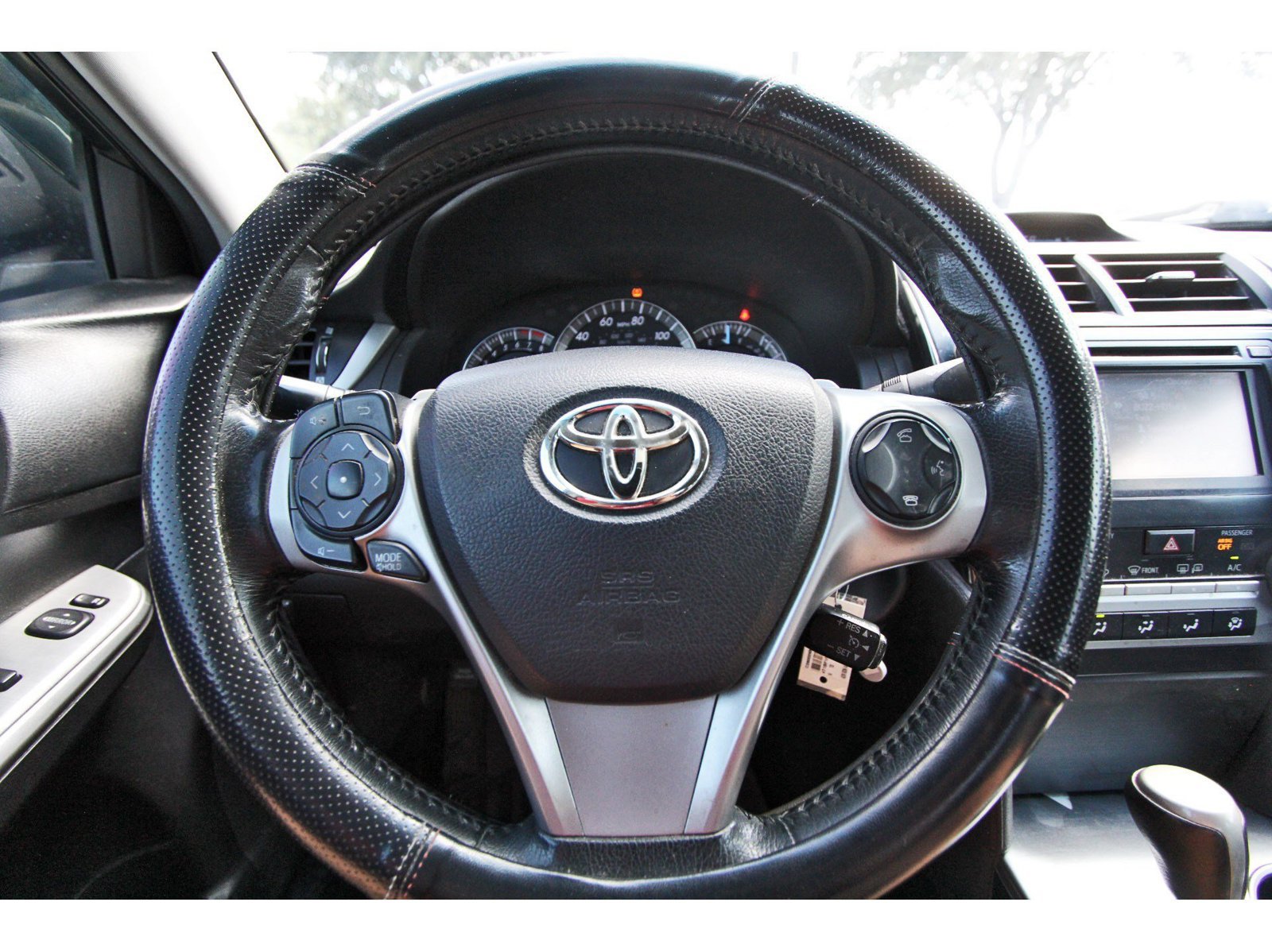 Used 2014 Toyota Camry SE FWD image 13