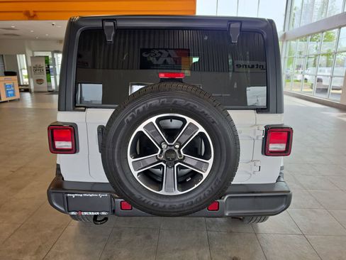 Used 2023 Jeep Wrangler Unlimited Sahara AWD/4WD image 11