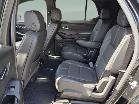 Used 2022 Chevrolet Traverse RS FWD image 10