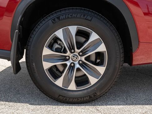 Used 2023 Toyota Highlander XLE FWD image 10