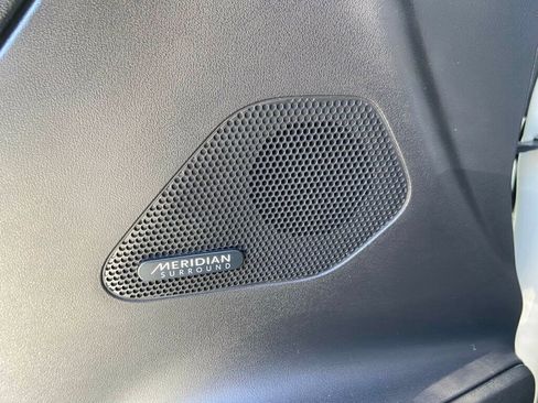 Used 2020 Jaguar F-PACE SVR image 24