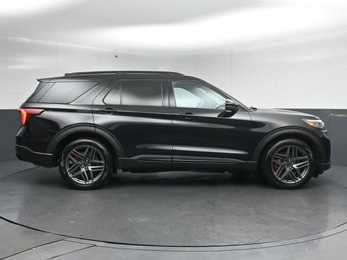 Certified 2025 Ford Explorer ST AWD/4WD image 8