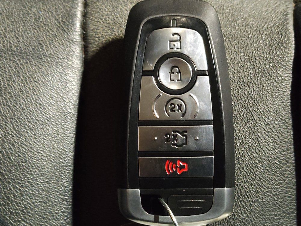 Used 2018 Ford Edge Titanium w/ Technology Package FWD image 32