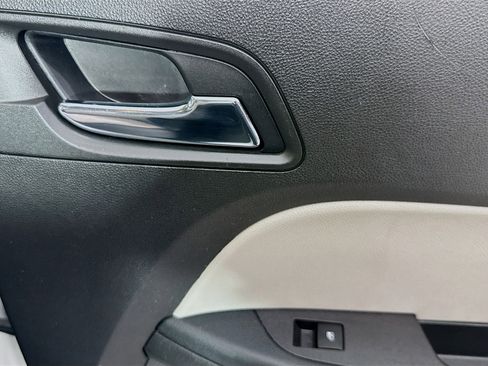 Used 2017 Chevrolet Equinox LS image 26