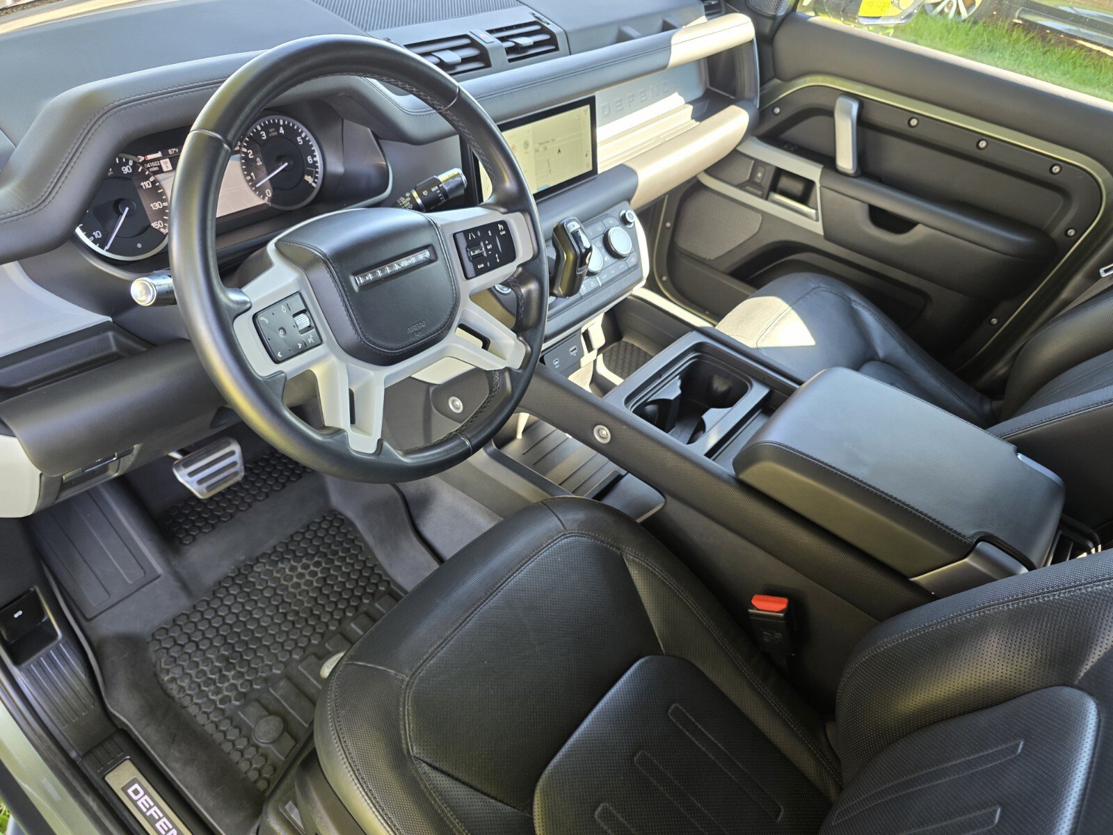 Certified 2022 Land Rover Defender 110 X-Dynamic HSE AWD/4WD image 11