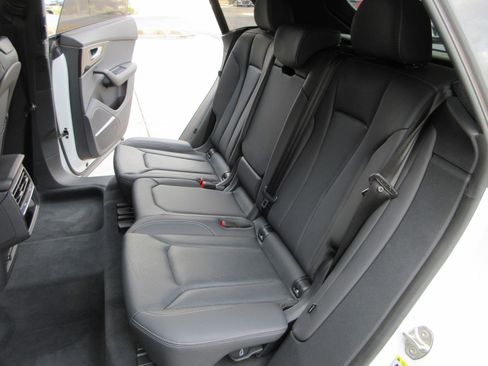 Used 2025 Audi Q8 Premium Plus image 24