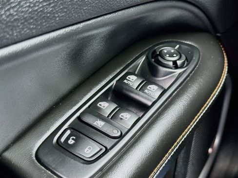 Used 2018 Jeep Compass Latitude w/ Safe & Security Group FWD image 9