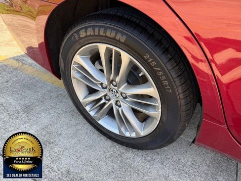 Used 2015 Toyota Camry SE w/ Moonroof Package FWD image 19