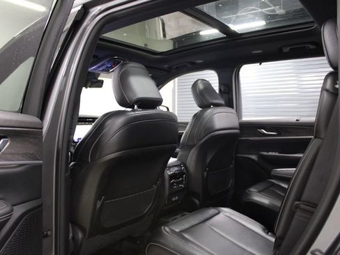 Used 2024 Jeep Grand Cherokee L Limited w/ Luxury Tech Group II image 34