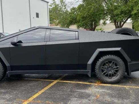 Used 2025 Tesla Cybertruck AWD Crew Cab image 5