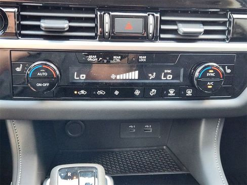 New 2025 Nissan Pathfinder SV image 13