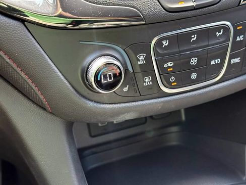 Certified 2024 Chevrolet Equinox RS FWD image 24