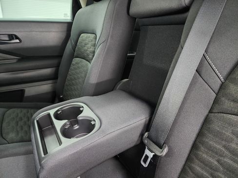 Used 2025 Nissan Pathfinder SV image 34