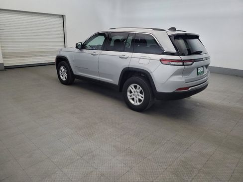 Used 2023 Jeep Grand Cherokee Laredo w/ Luxury Tech Group I AWD/4WD image 3