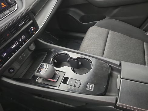Certified 2025 Nissan Rogue SV FWD image 24