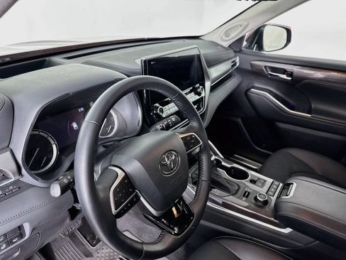 Used 2022 Toyota Highlander Platinum AWD/4WD image 4