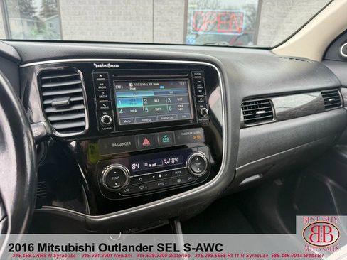 Used 2016 Mitsubishi Outlander SEL image 20