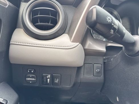 Used 2018 Toyota RAV4 XLE w/ Convenience Package image 10