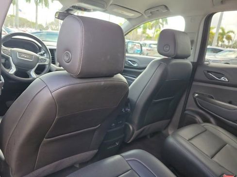 Used 2023 GMC Acadia SLT w/ Elevation Edition image 11