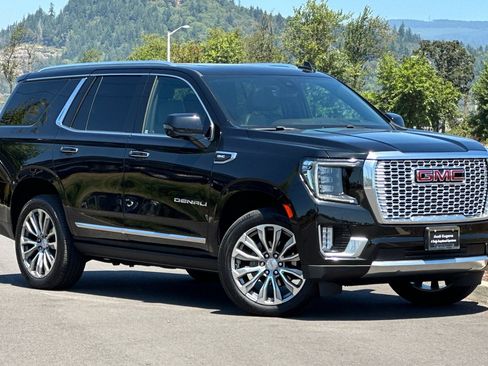 Used 2021 GMC Yukon Denali w/ Denali Premium Package AWD/4WD image 1