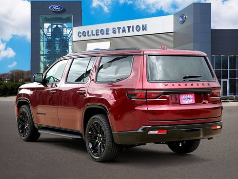 Used 2022 Jeep Wagoneer Series I AWD/4WD image 4