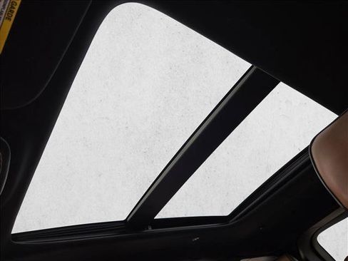 Used 2020 Jeep Grand Cherokee Overland image 16