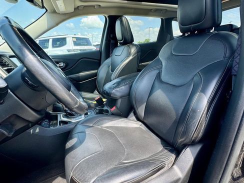 Used 2015 Jeep Cherokee Limited w/ Luxury Group FWD image 16