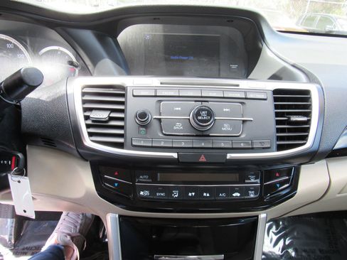 Used 2017 Honda Accord LX image 9
