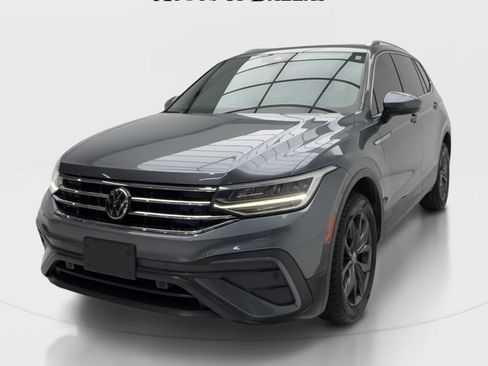 Used 2022 Volkswagen Tiguan SE w/ Panoramic Sunroof Package AWD/4WD image 4