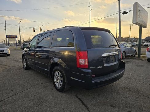 Used 2008 Chrysler Town & Country Touring image 6