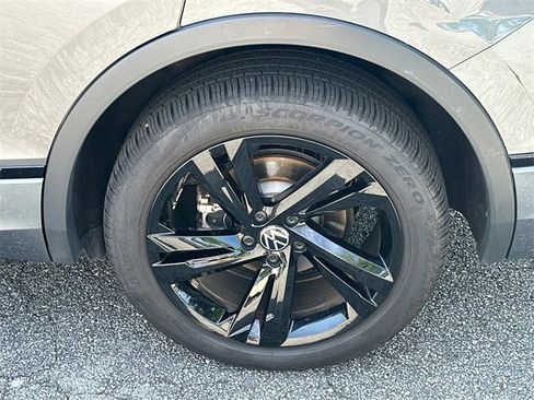 Certified 2024 Volkswagen Tiguan SE R-Line image 20