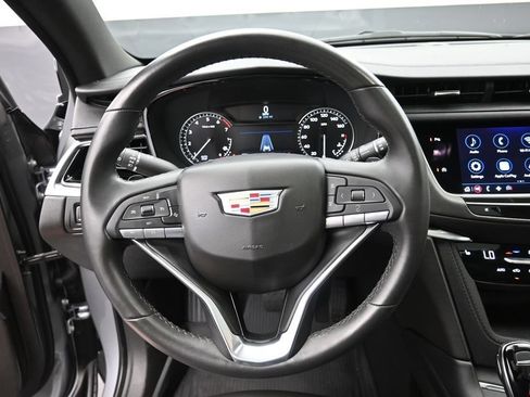 Used 2025 Cadillac XT6 Luxury FWD image 7