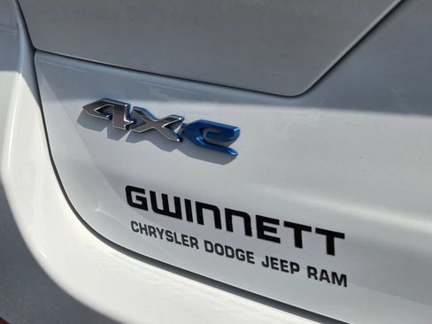 Used 2023 Jeep Grand Cherokee Summit w/ Advanced Protech Group IV AWD/4WD image 34