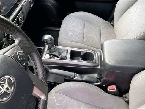 Used 2016 Toyota Tacoma TRD Off-Road w/ Towing Package image 13