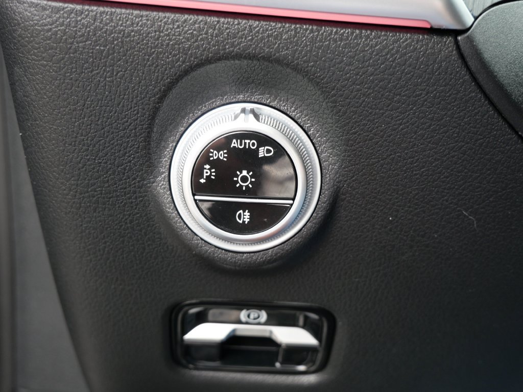 Used 2023 Mercedes-Benz C 300 4MATIC Sedan image 25