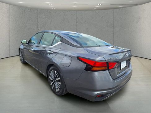 Used 2024 Nissan Altima 2.5 SV FWD image 3