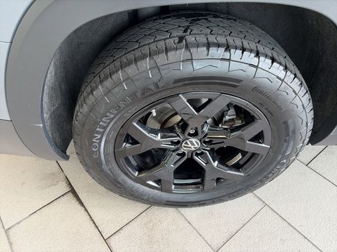 Used 2024 Volkswagen Atlas Peak Edition SE AWD/4WD image 14