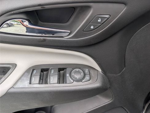 Used 2022 Chevrolet Equinox LS AWD/4WD image 19