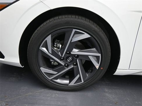 New 2026 Hyundai Elantra Limited image 22