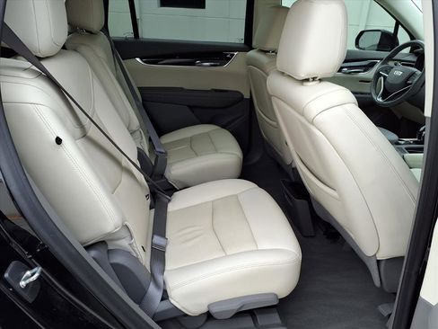 Used 2021 Cadillac XT6 Premium Luxury image 13