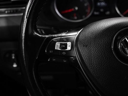 Used 2020 Volkswagen Tiguan SE R-Line image 19