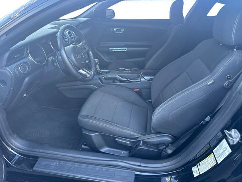 Used 2017 Ford Mustang Coupe RWD image 9