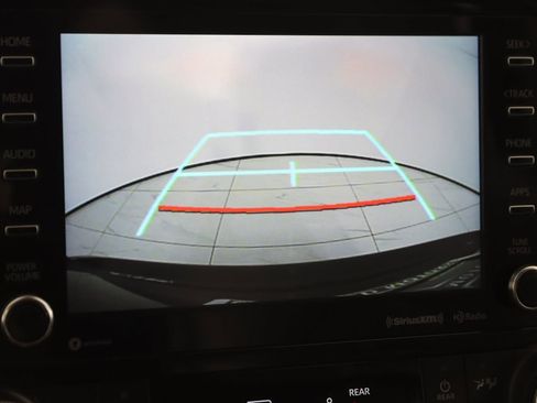 Used 2021 Toyota Highlander XLE image 9