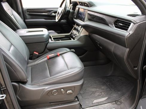 Used 2021 GMC Yukon XL Denali w/ Denali Premium Package image 18