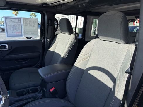 Certified 2025 Jeep Wrangler Unlimited Sahara w/ Safety Group image 15